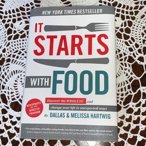 WHOLE30 - It Starts With Food Book